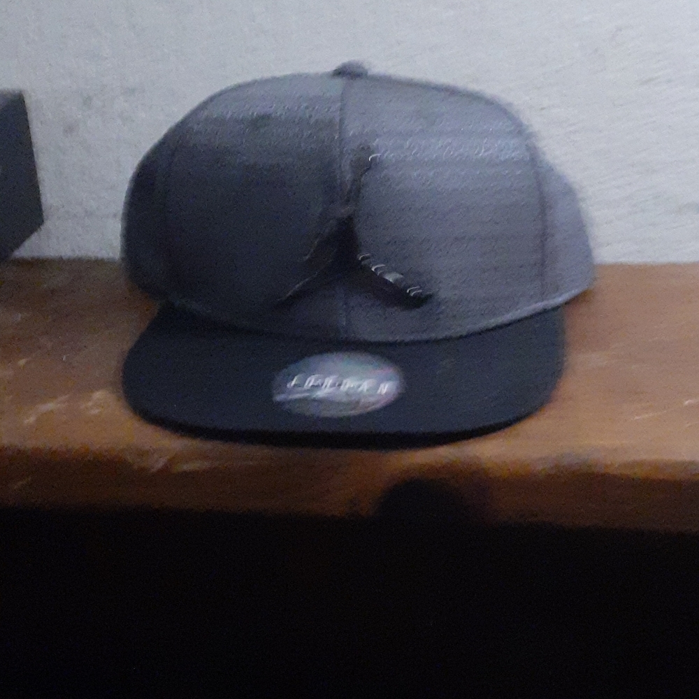 Jorden snap back hat